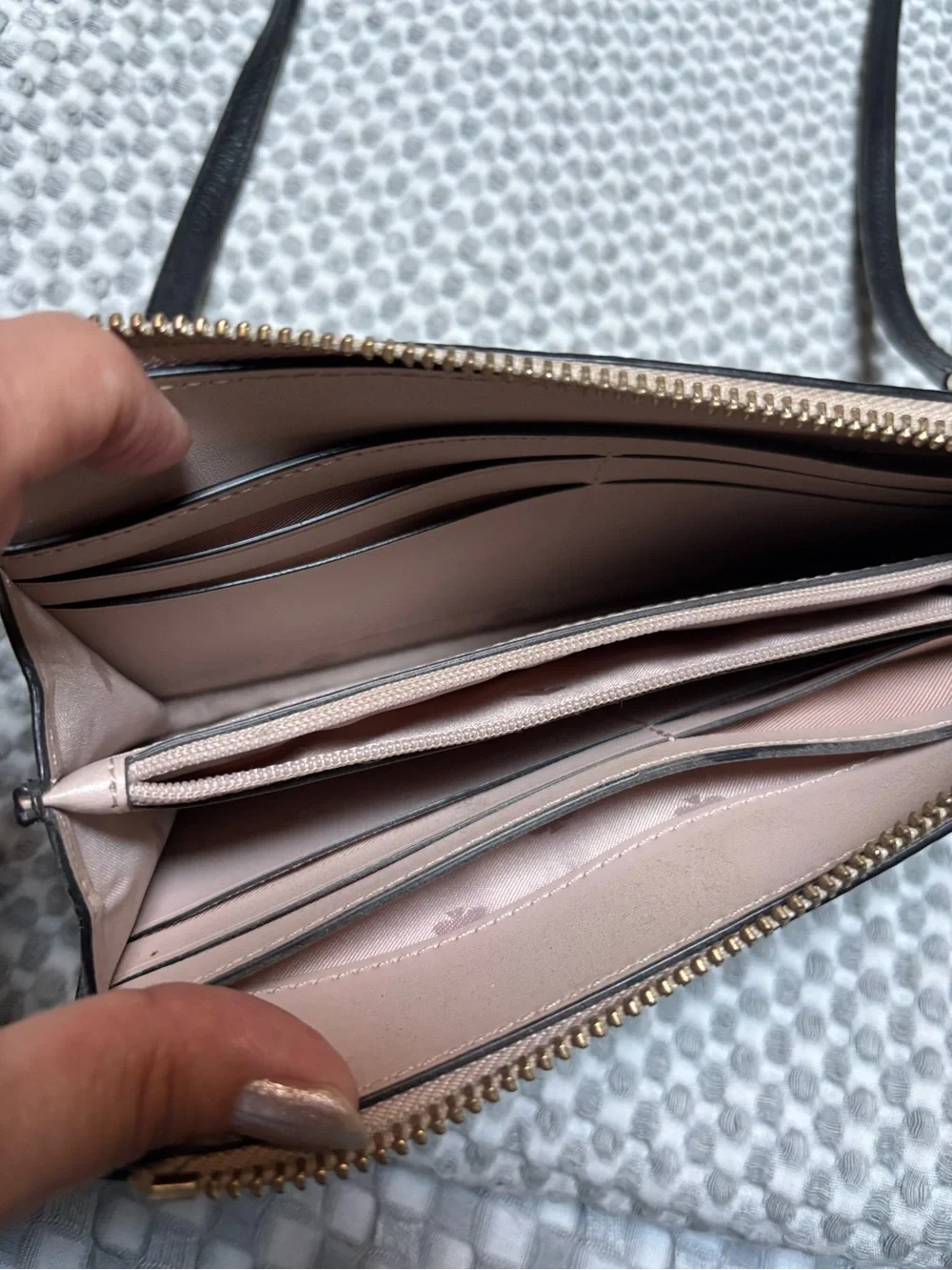kate spade White, Beige & Black Pebbled Leather Crossbody Wallet/Bag